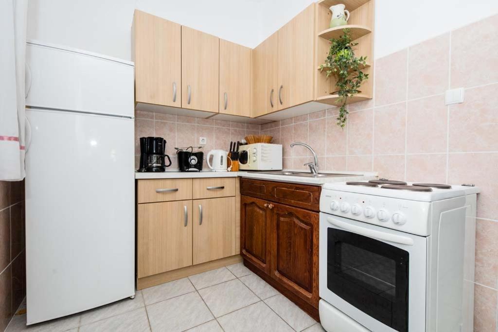 Apartmani Luka Banjol Εξωτερικό φωτογραφία